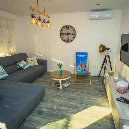 Apartment Deluxe 2 Bedroom With Sea View