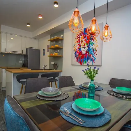 Deluxe 2 Bedroom With Sea View شقة